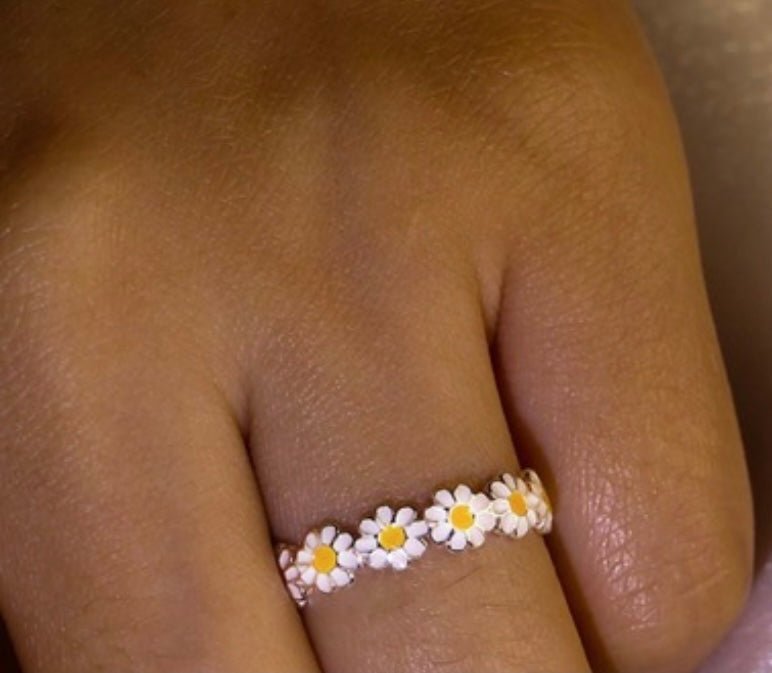 Dreamy Daisy Wreath Ring - BEYOUtify Boutique