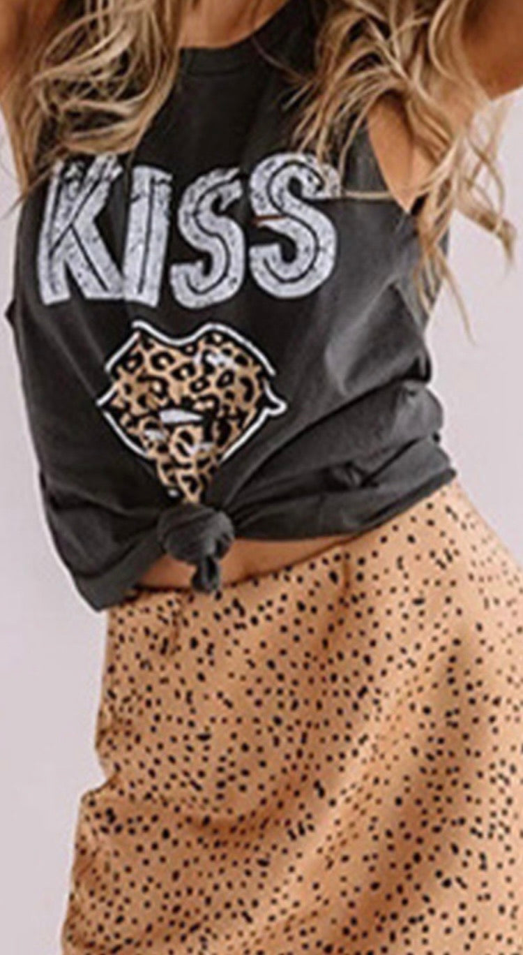 LEOPARD LIP PRINT TEE (BLACK) - BEYOUtify Boutique