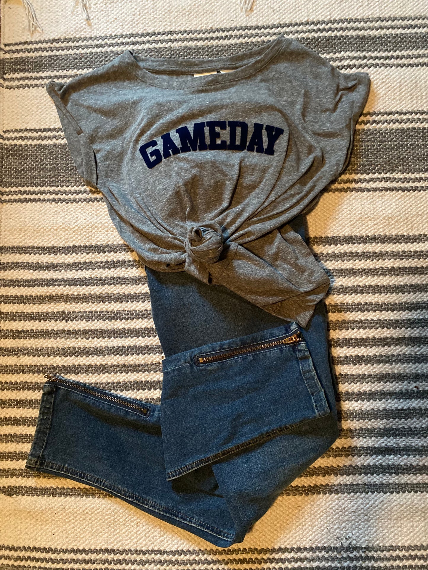 Game Day Graphic Tee(Gray) - BEYOUtify Boutique 